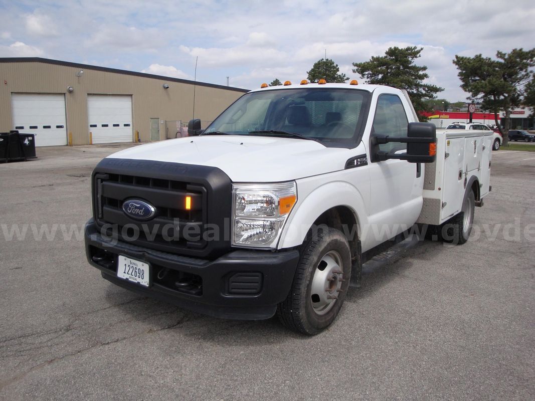 2015 Ford F350 XL Super Duty 4x2 with Service Body