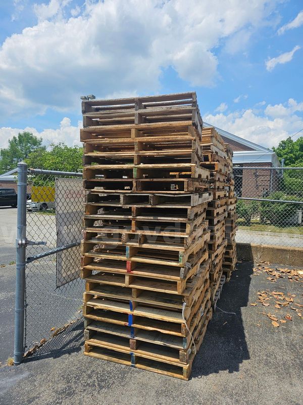 (60) Used Wood Pallets (48in L X 40in W)