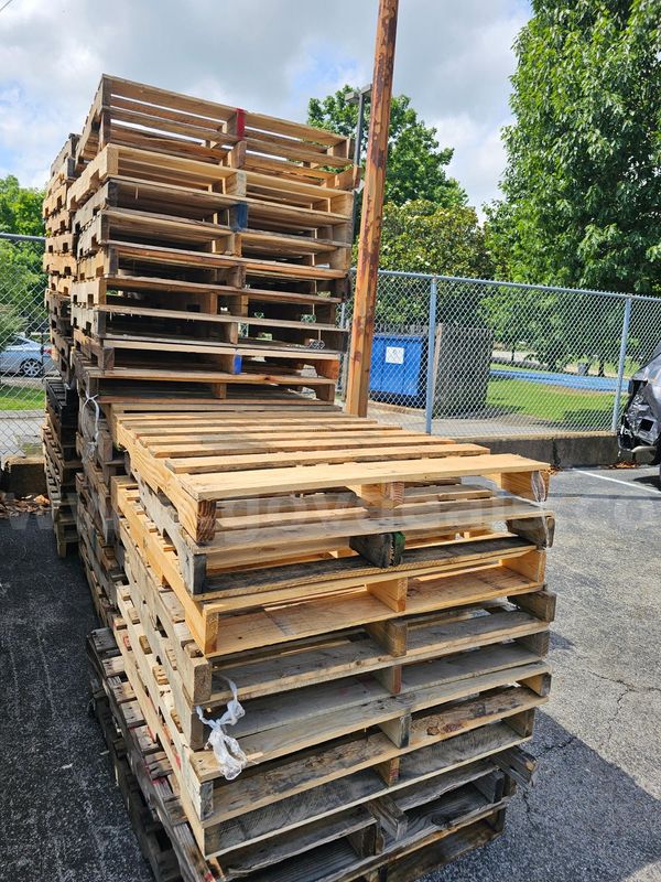 (50) Used Wood Pallets (48in L X 40in W)