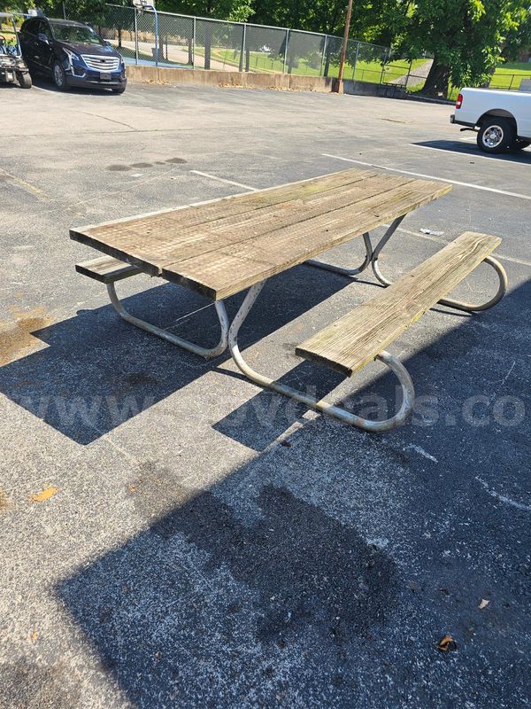PICNIC TABLE (8FT LONG)