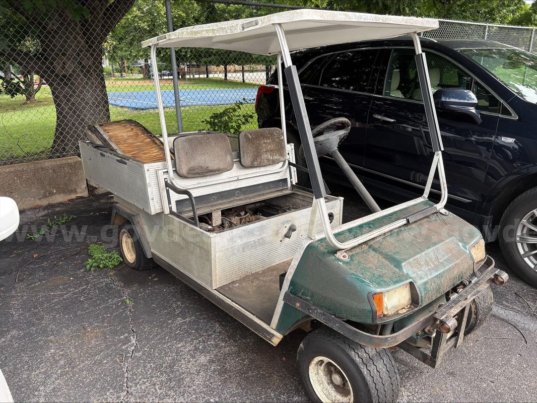 Club Car Golf Cart (Needs Repair) (No Key)