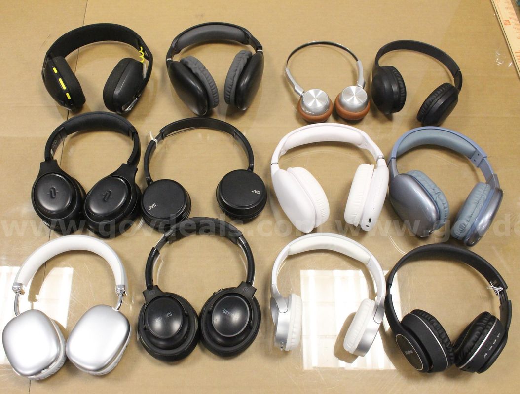 Approximately 6 lbs. of Assorted Electronics/Headphones, #35892