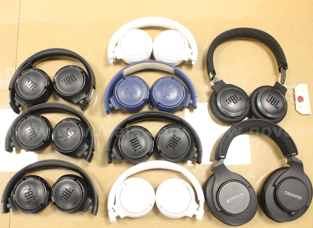 Approximately 5 lbs. of Brand-name Headphones/Asst. Electronics, #35894