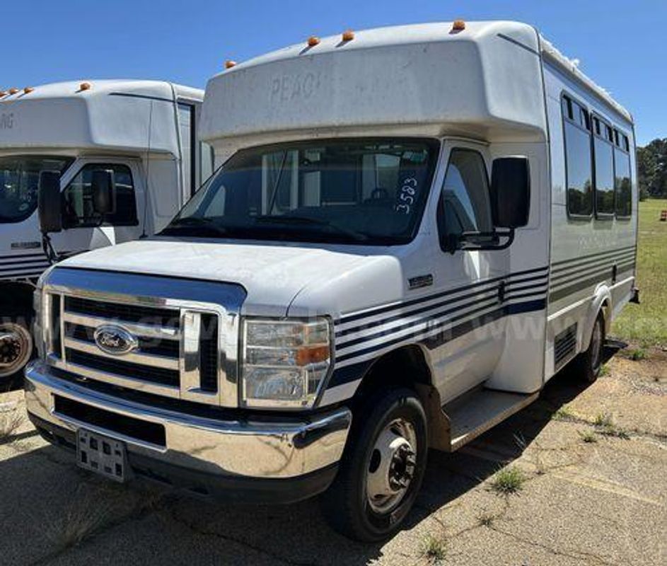 2016 Ford Econoline (219302 AJ DOT)