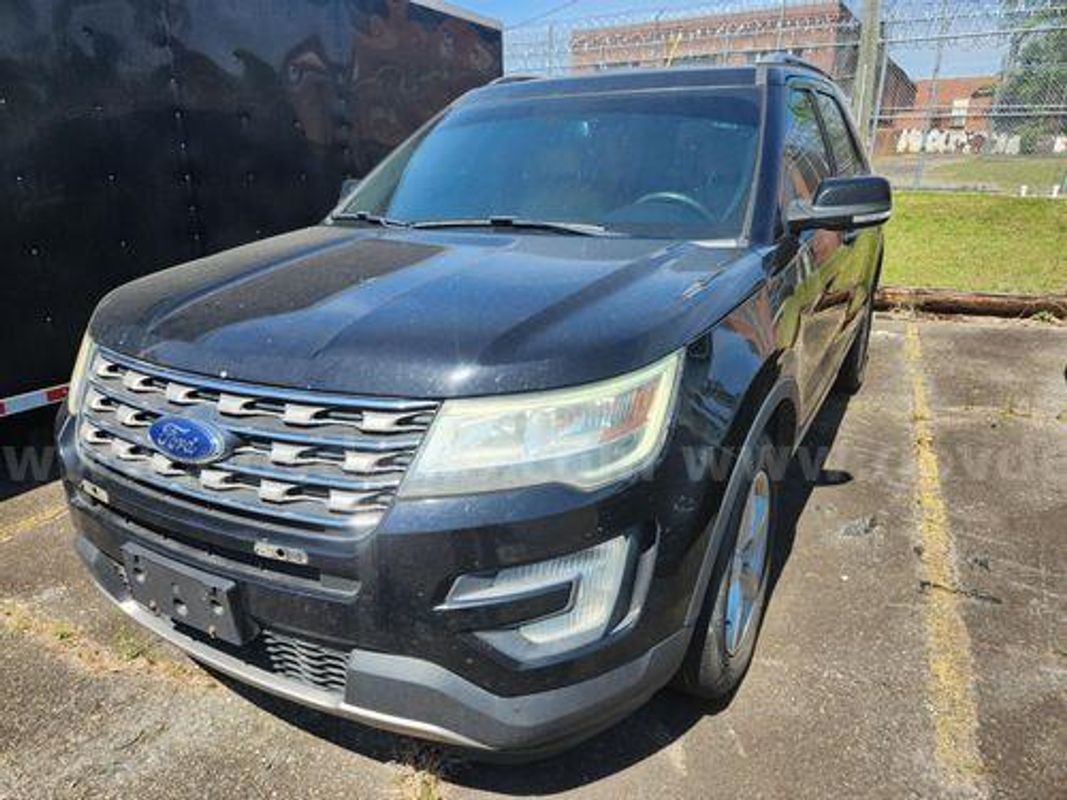 2017 Ford Explorer  (219746 AJ)