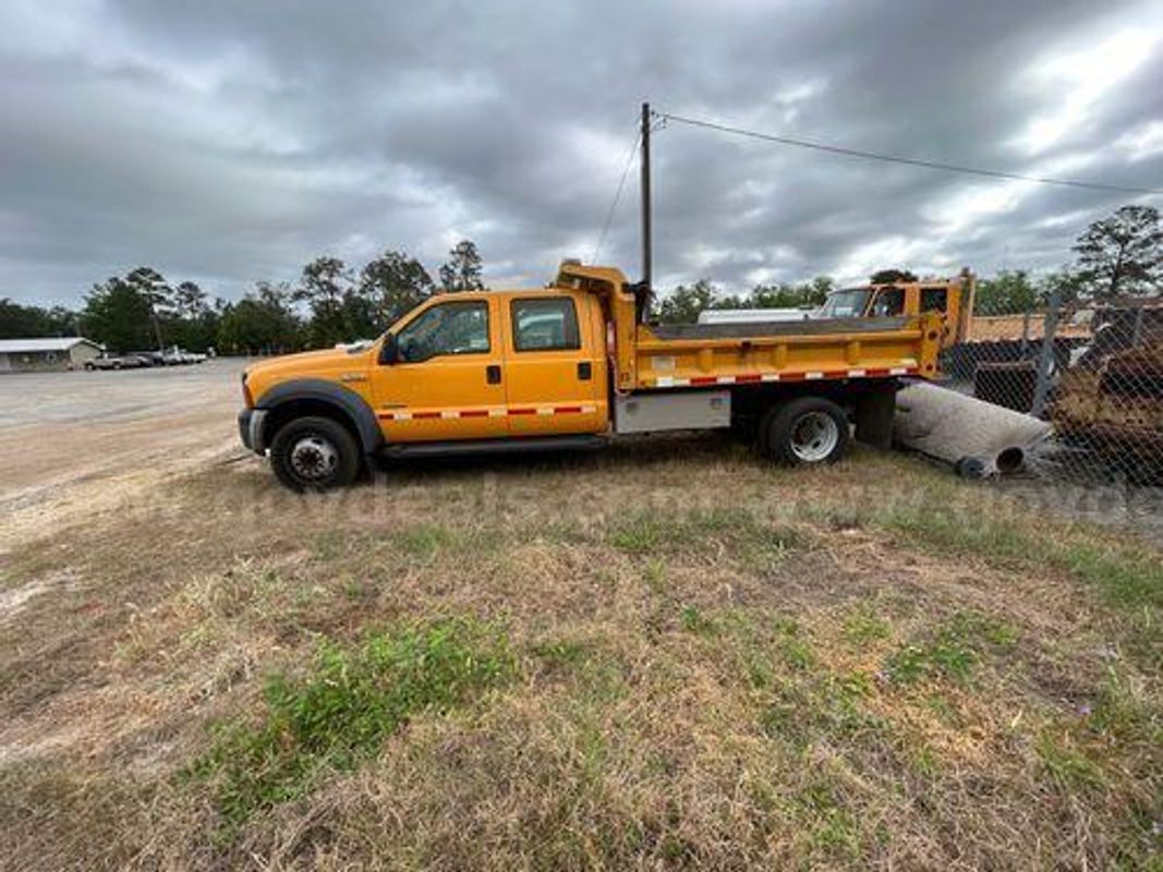 2006 Ford F-550 (221045 NM DOT)