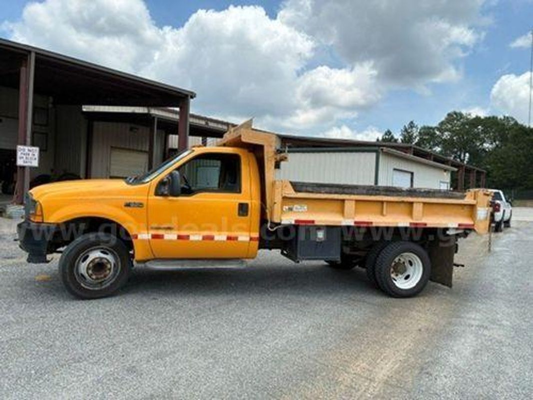 2001 Ford F-550 (221753 AJ DOT)