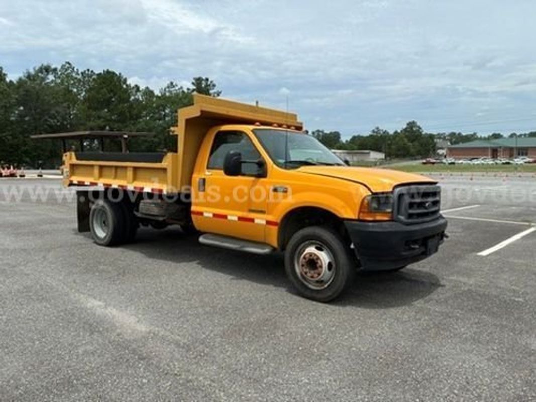 2001 Ford F-550 (221756 AJ DOT)
