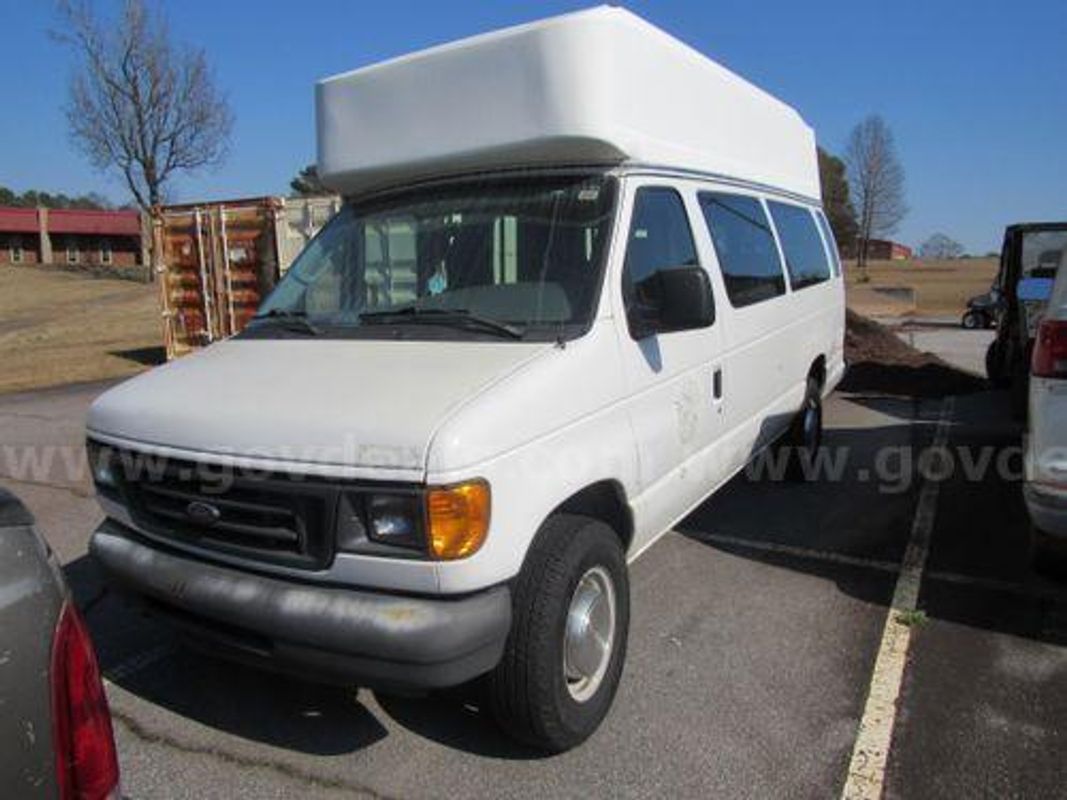 2003 Ford Econoline (221944 BT)