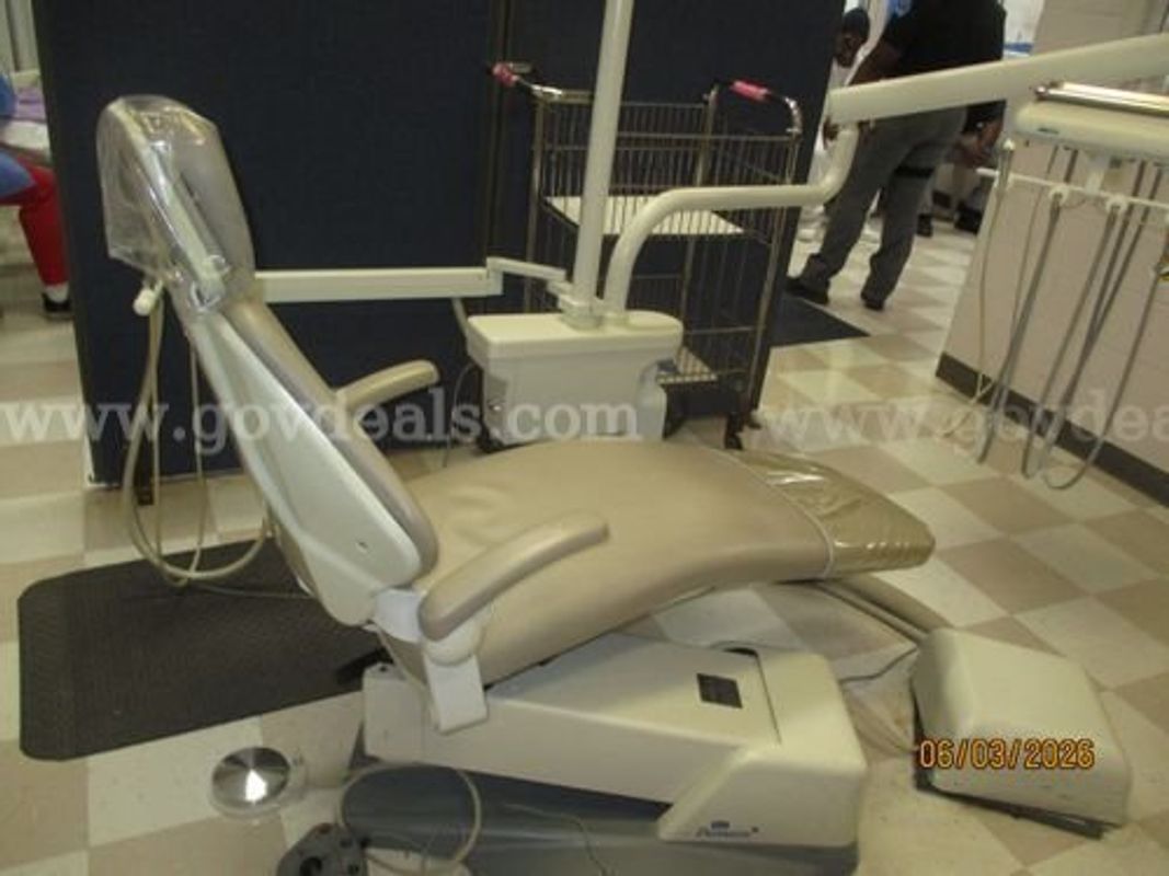 Dental Chair (221690 NB)