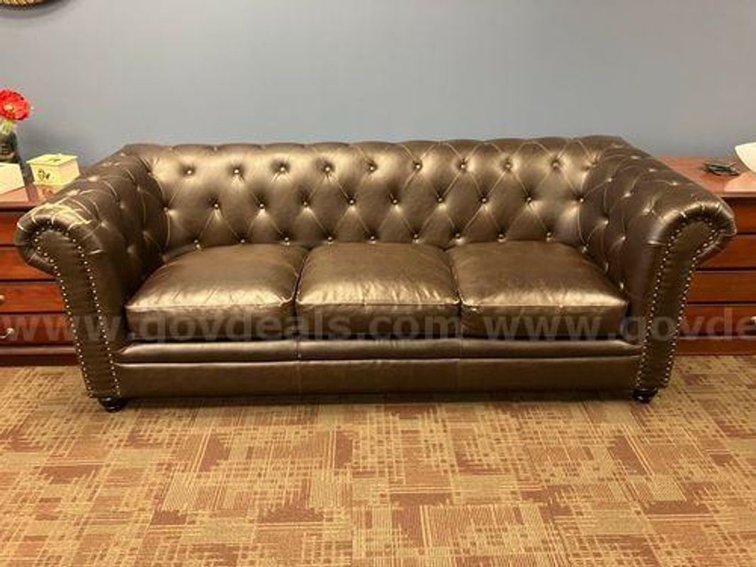Brown Chesterfield Couch (222207 TM)
