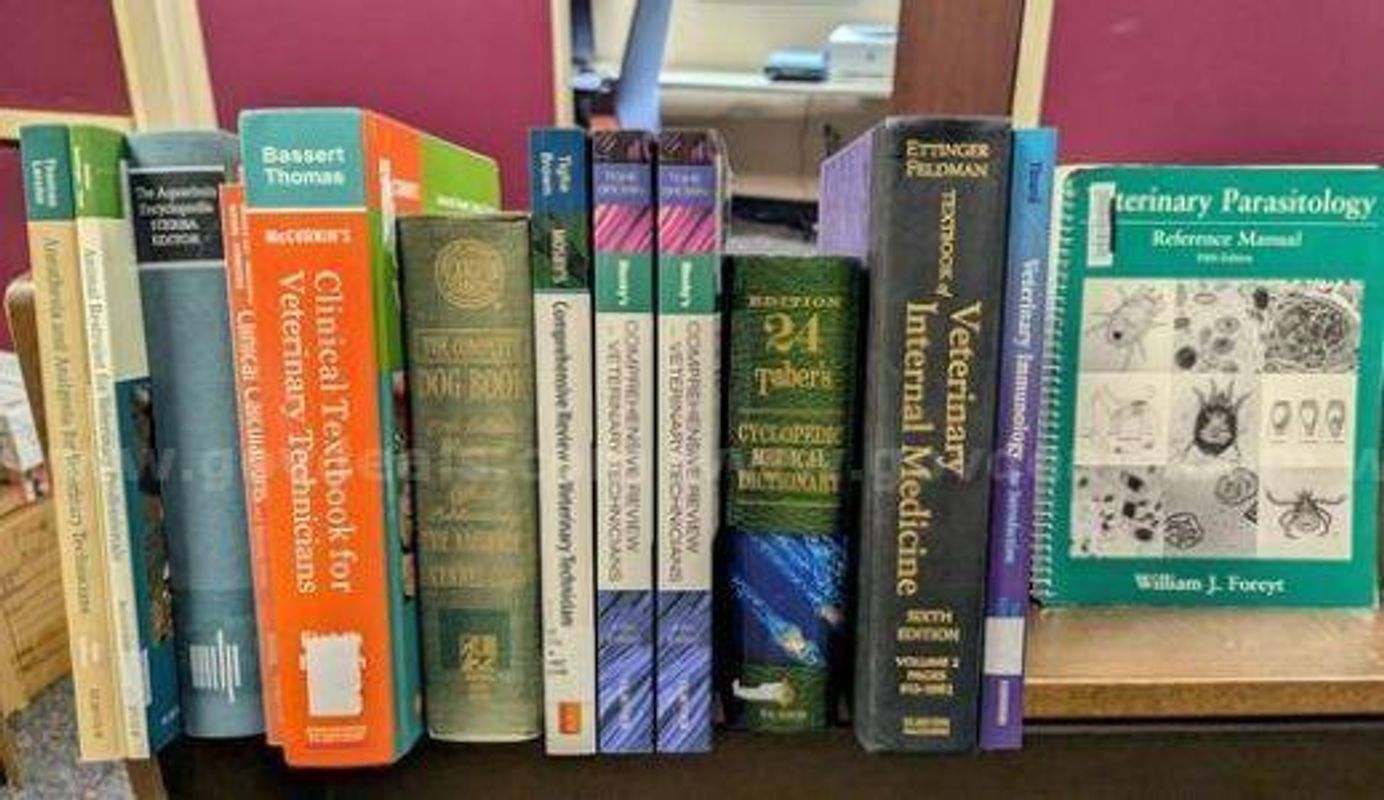 Various Books (223315 NM)