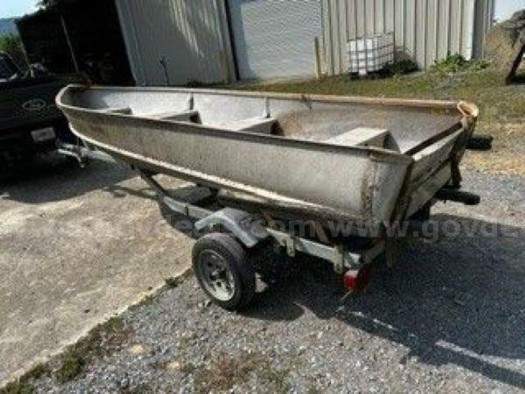 Jon Boat & Magic Tilt Boat Trailer (223199 AJ)