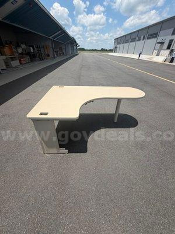 P-shaped desk (223416 BT)