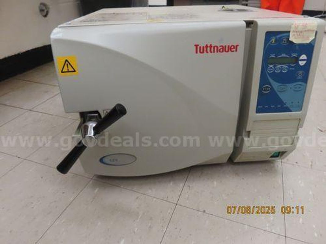 Tuttnauer Autoclave Stem Sterilizer *For Parts (223277 NM)