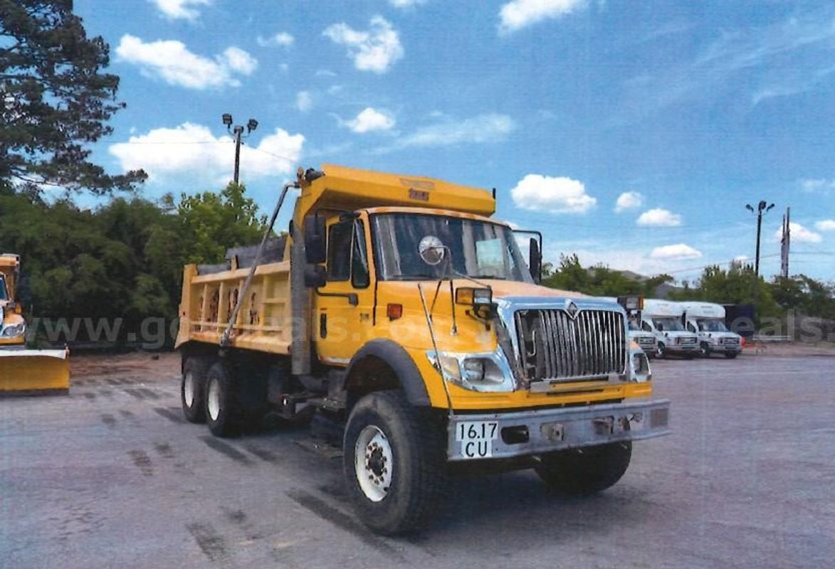 2004 International 7600 (222705 DC: DOT)