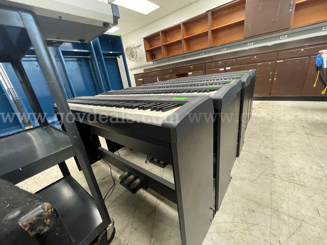 (5) Electric Pianos