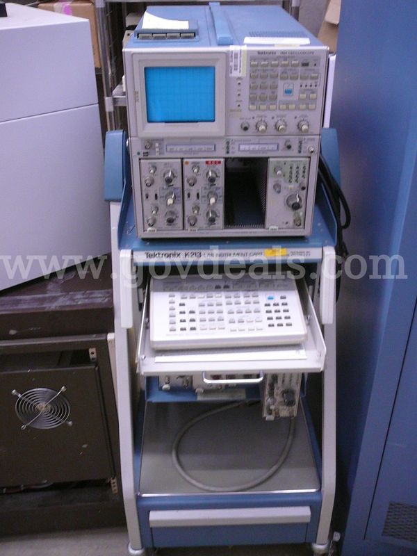Tektronix 7854 Oscilloscope on Cart