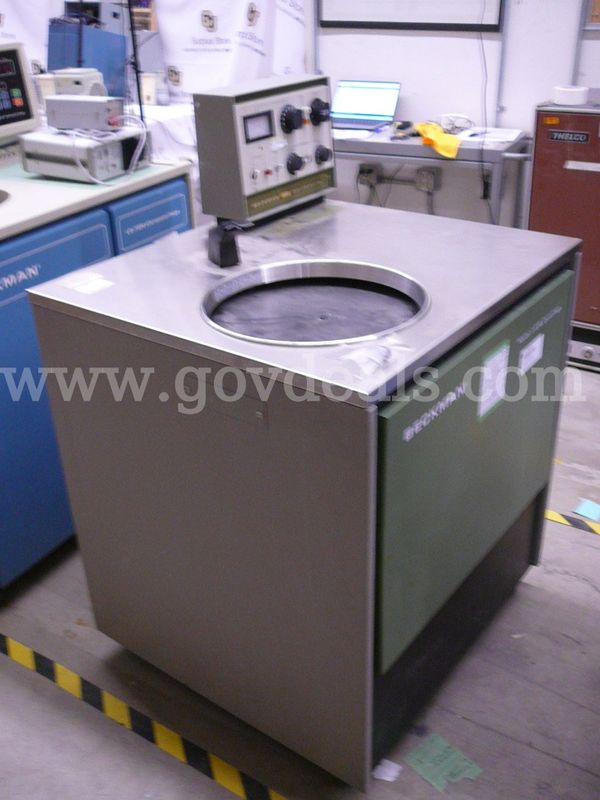 Beckman J-21B Centrifuge