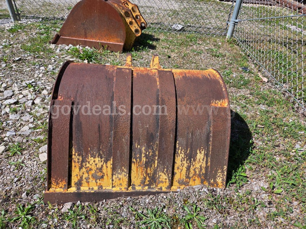 36" Smooth Edge Digging Bucket Fits 580 Case Backhoe