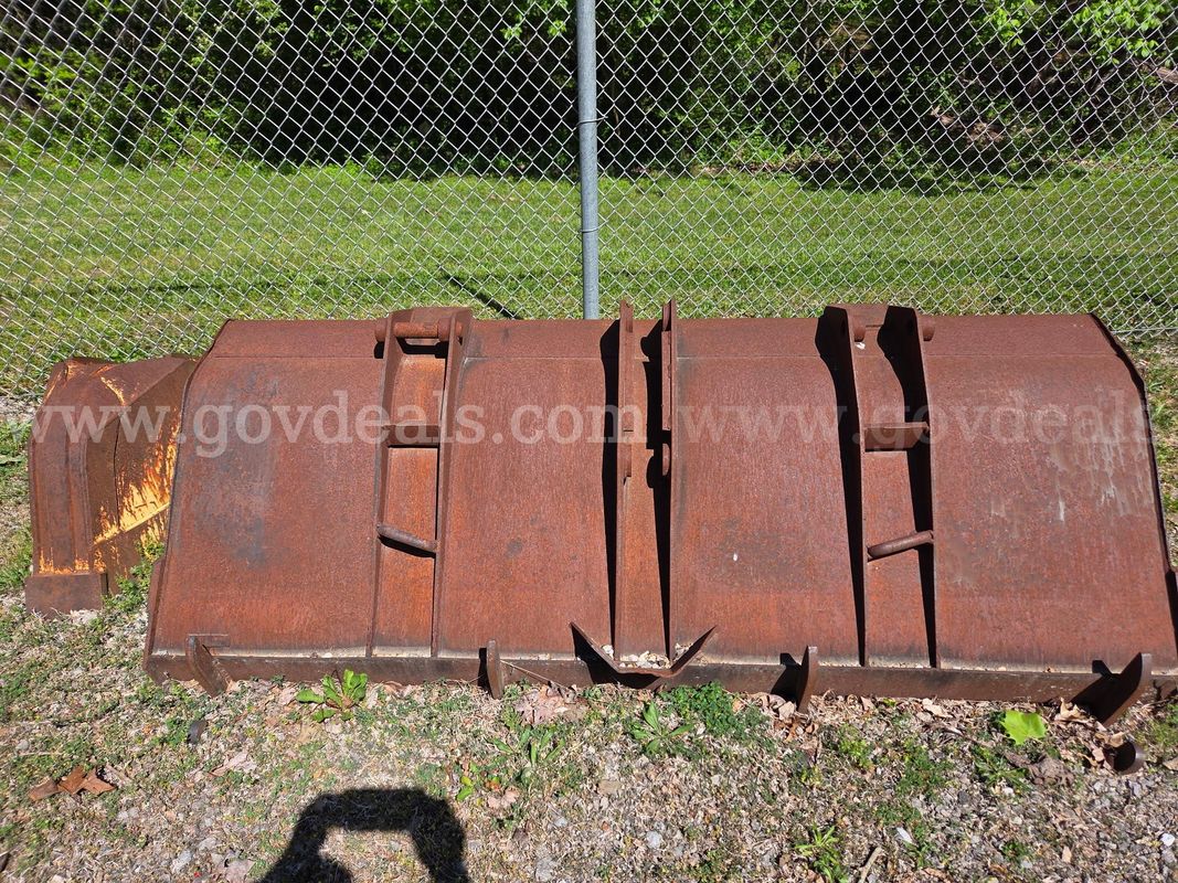 Standard Pin On Front Bucket John Deere 310,410 Backhoe,Loader
