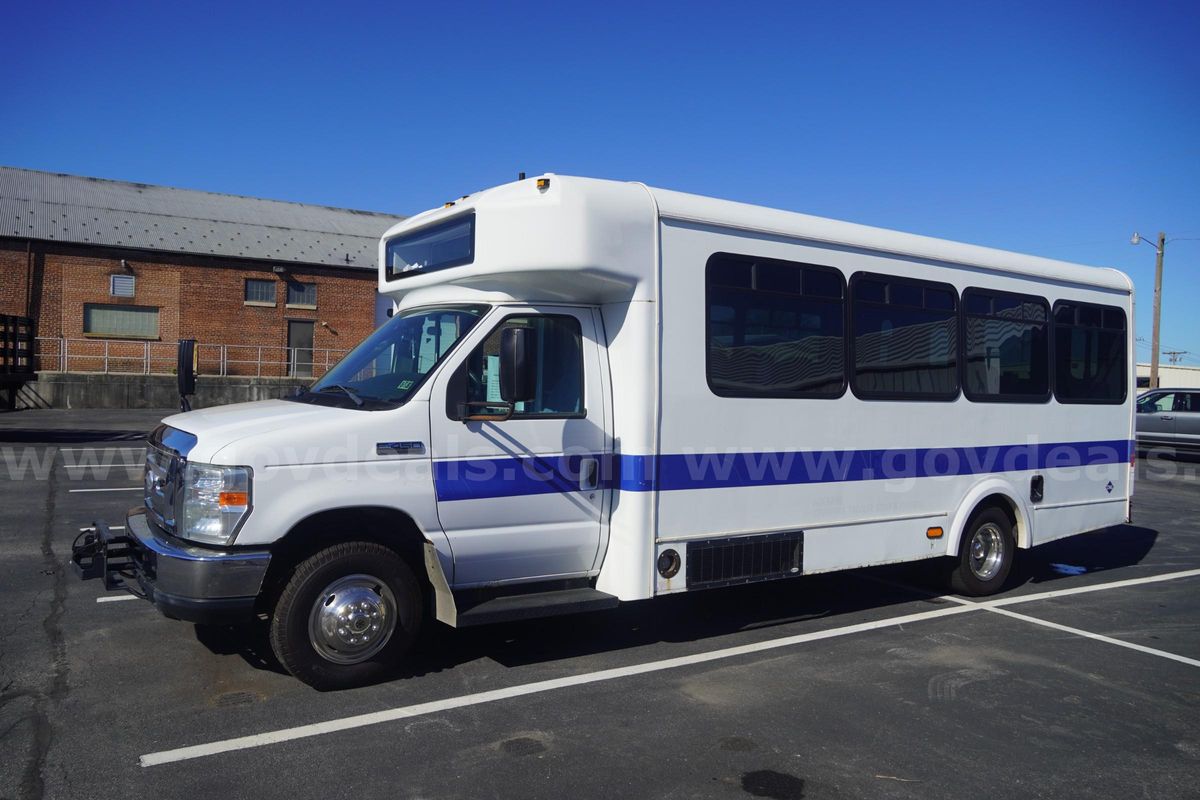 2014 Ford Econoline E-450 16 Passenger Bus CNG