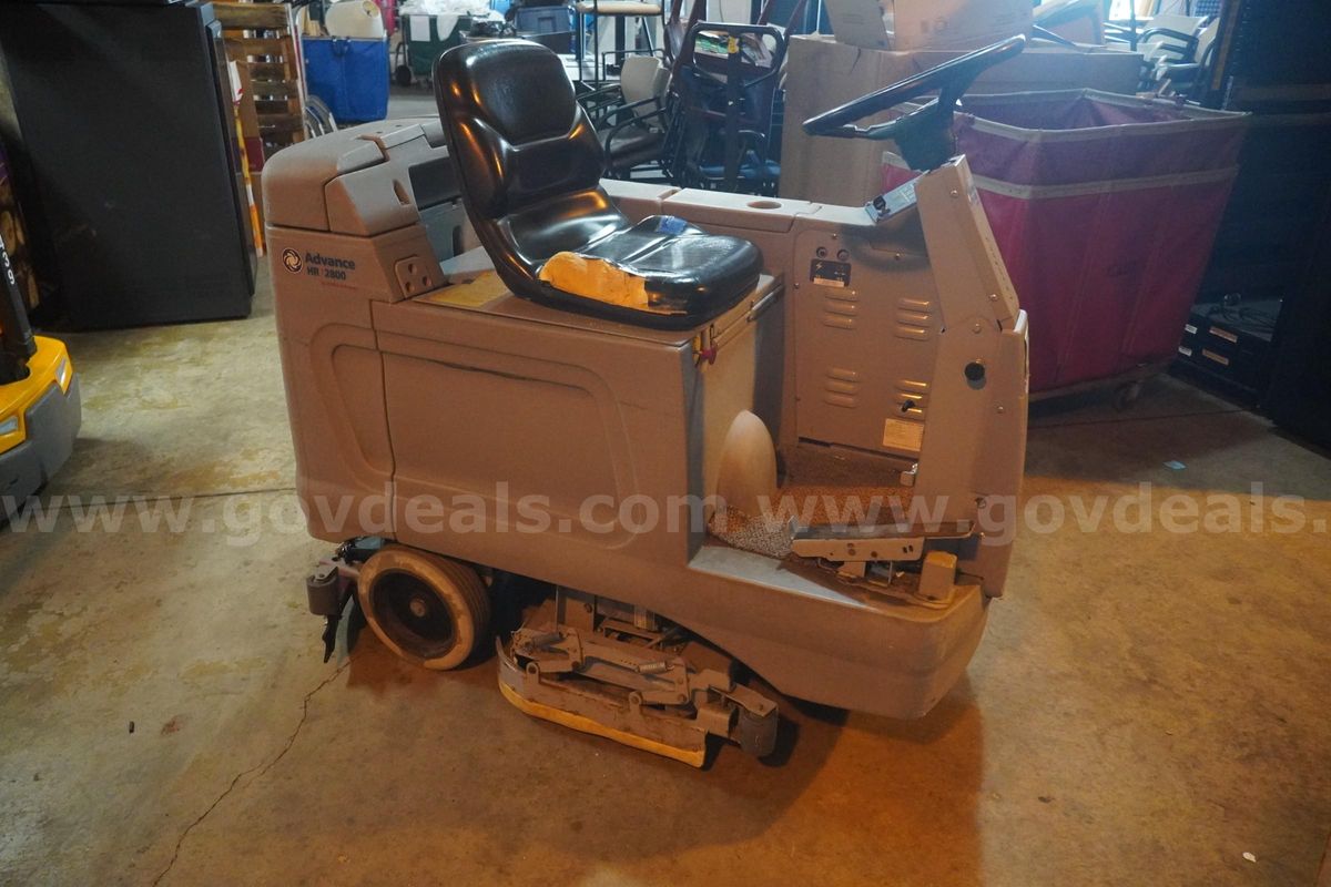 Nilfisk Advance HR 2800 Ride-On Floor Scrubber