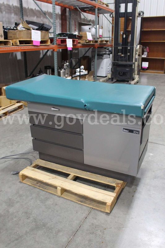 Midmark Ritter 104 Medical Examination Table