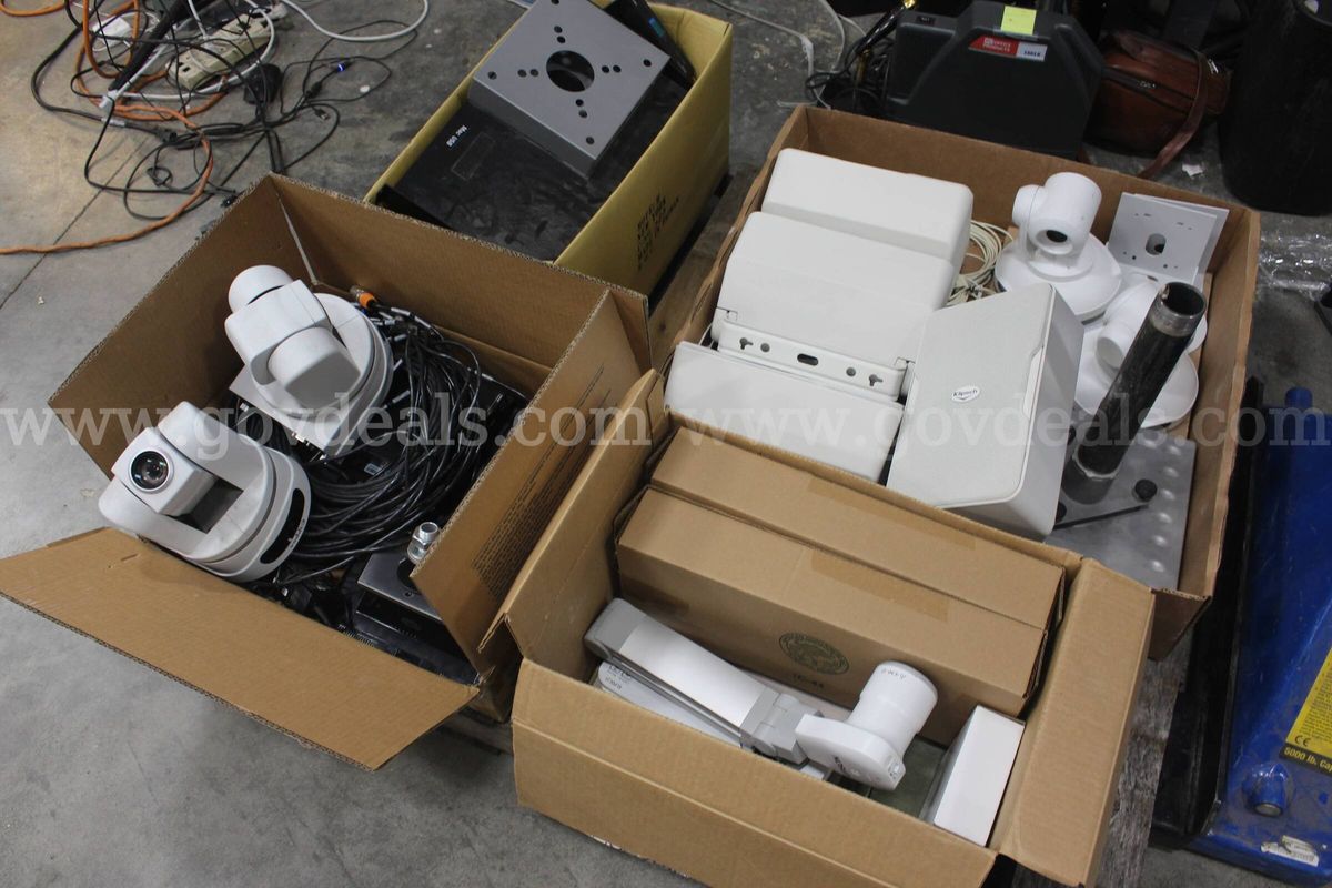 Lot of Assorted Audio and Visual Equipment