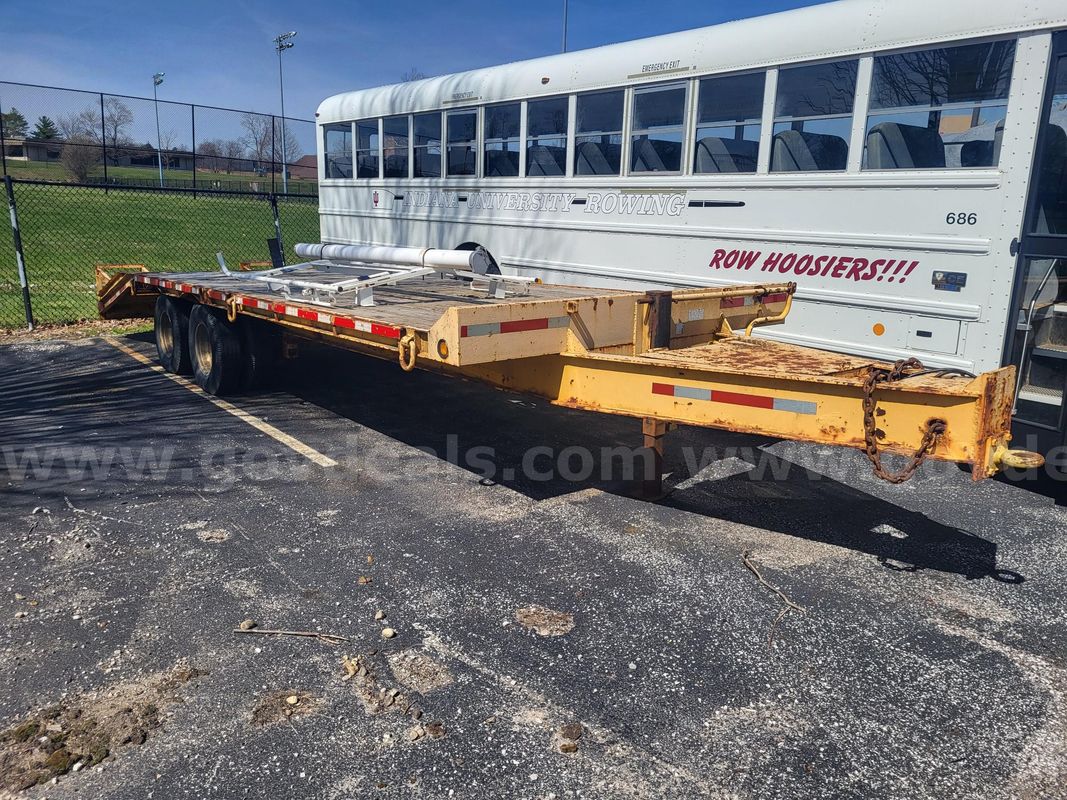(1)20,000lb. flatbed equipment trailer, 20’+dovetail On Campus