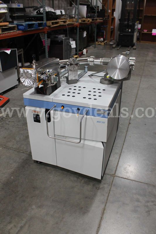 ThermoFisher MAT 253 Isotope Ratio Mass Spectrometry Machine + Magnet