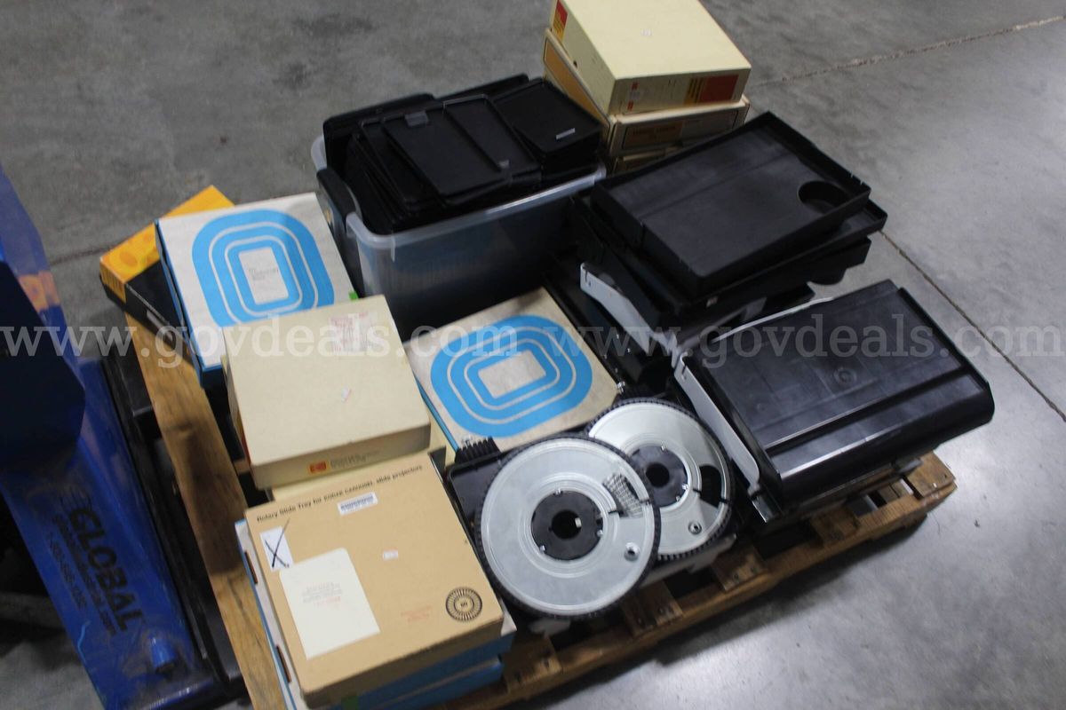 Lot of Carousel Slide Trays and Plastic Trays