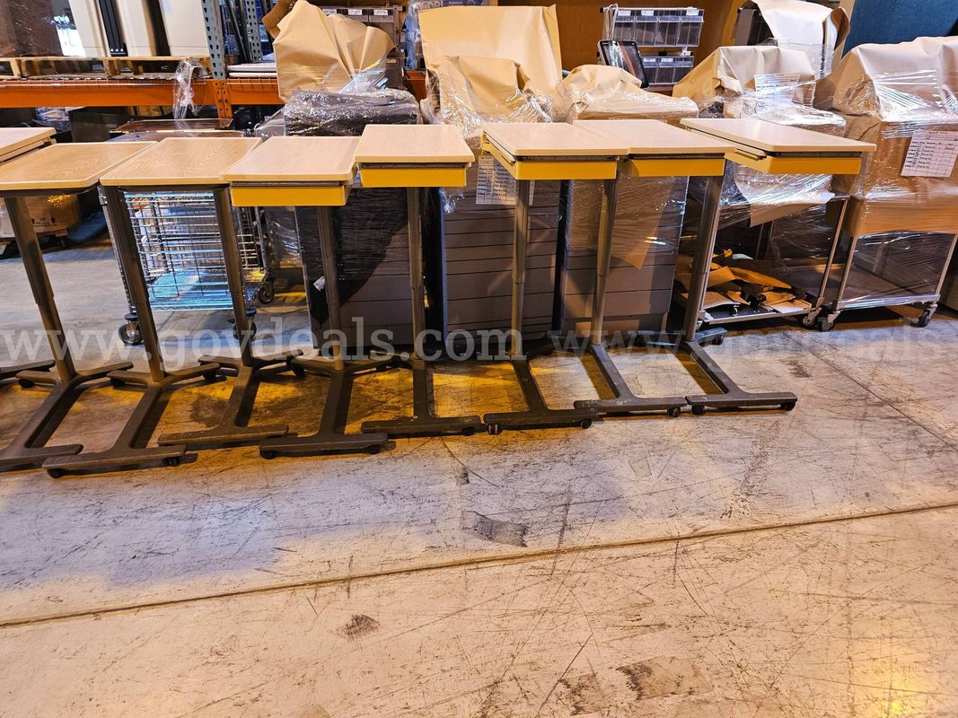 Lot of 15 overbed trays