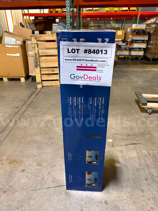 Duet Ultra Portable Projector Screen - NEW