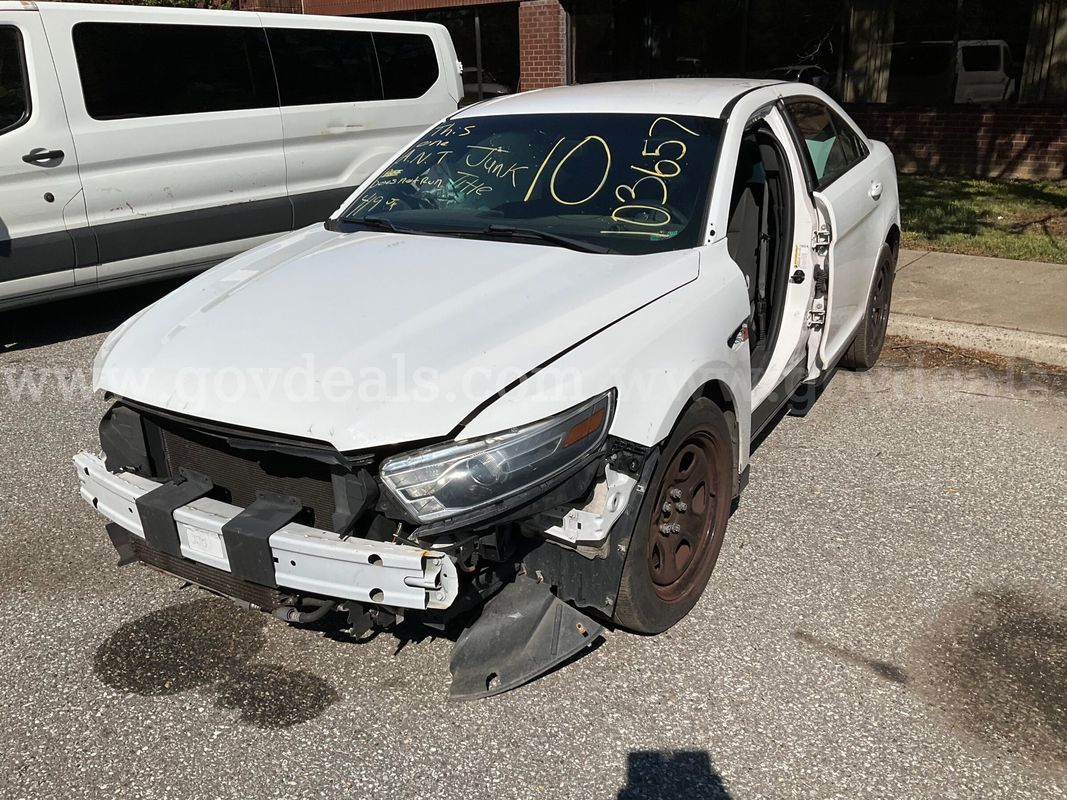 2019 Ford Taurus - Junk Title