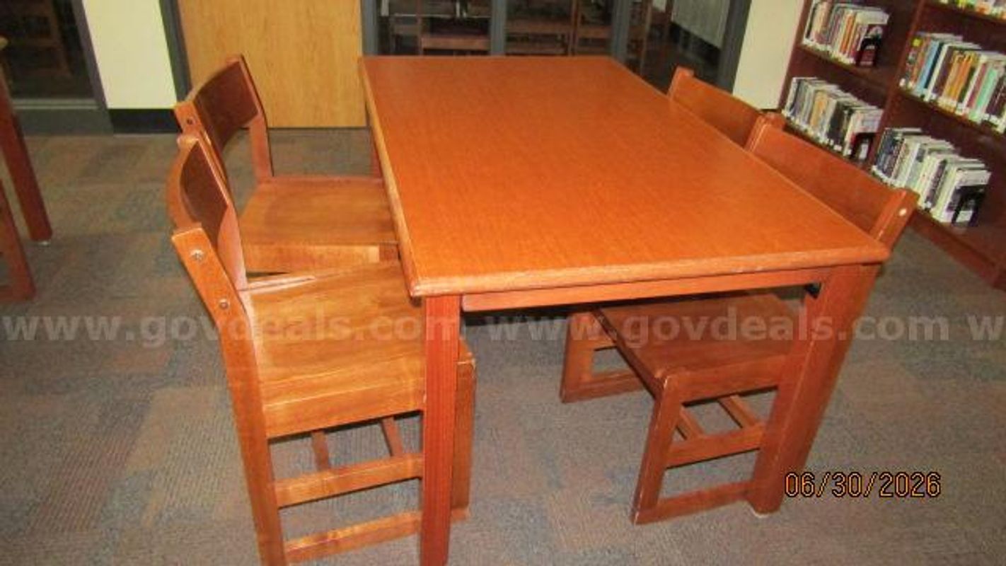 Rectangle table and 4 chairs