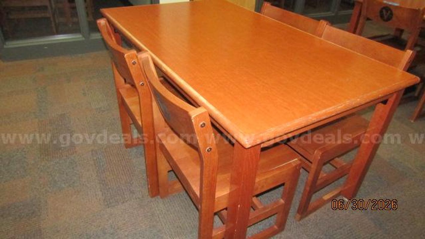 Rectangle table and 4 chairs