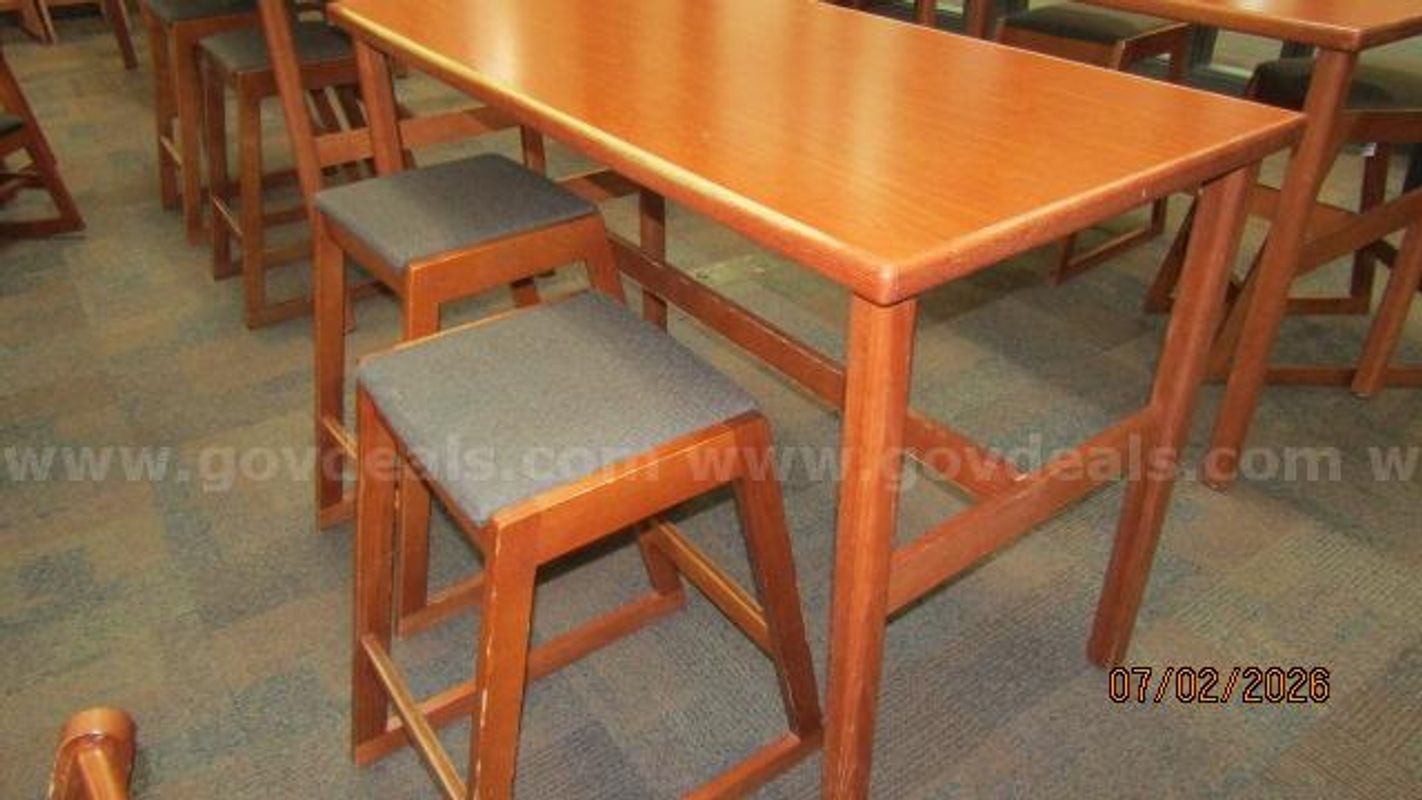 High top table and 2 chairs