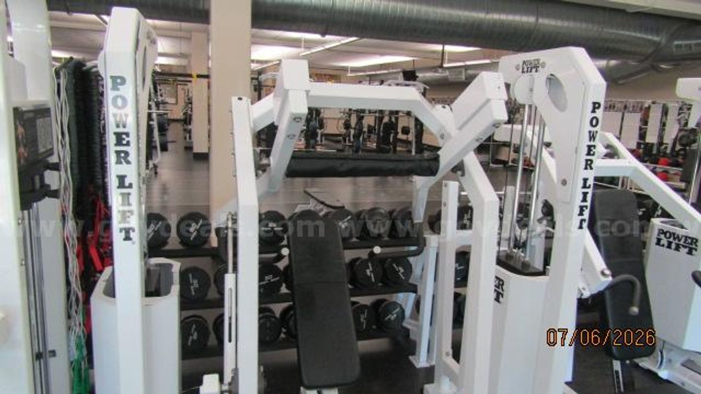 Shoulder press machine