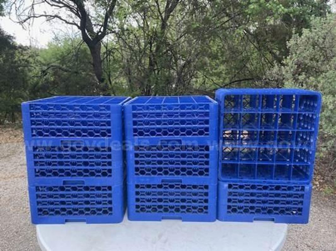 11 each Stackable 25 compartment glass rack