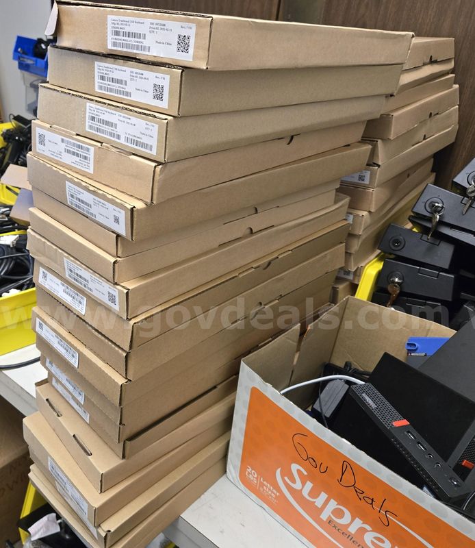 IT - Lot #666 - Lot of 70 - Lenovo Wired Keyboards