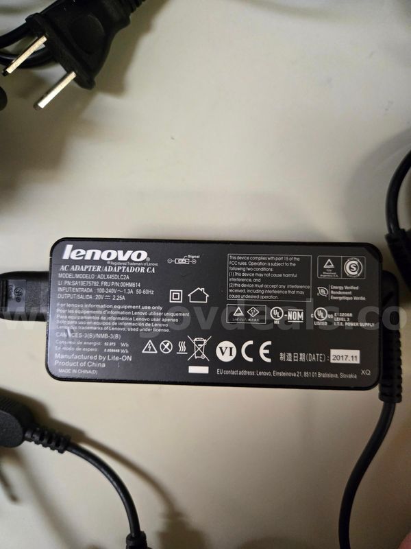 IT - Lot #672 - Lot of 6 - Lenovo 40W Adapters