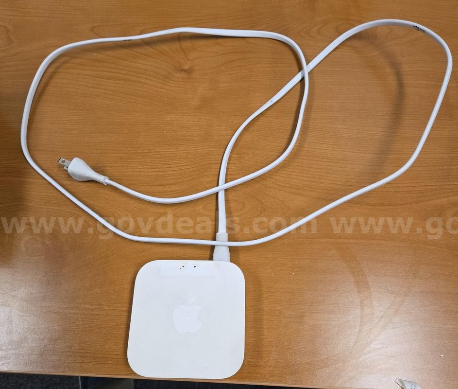 IT - Lot #679 - Apple Airport 2: AS-IS
