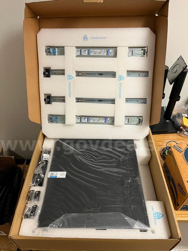 IT - Lot #683 - DELL X1052P Switch