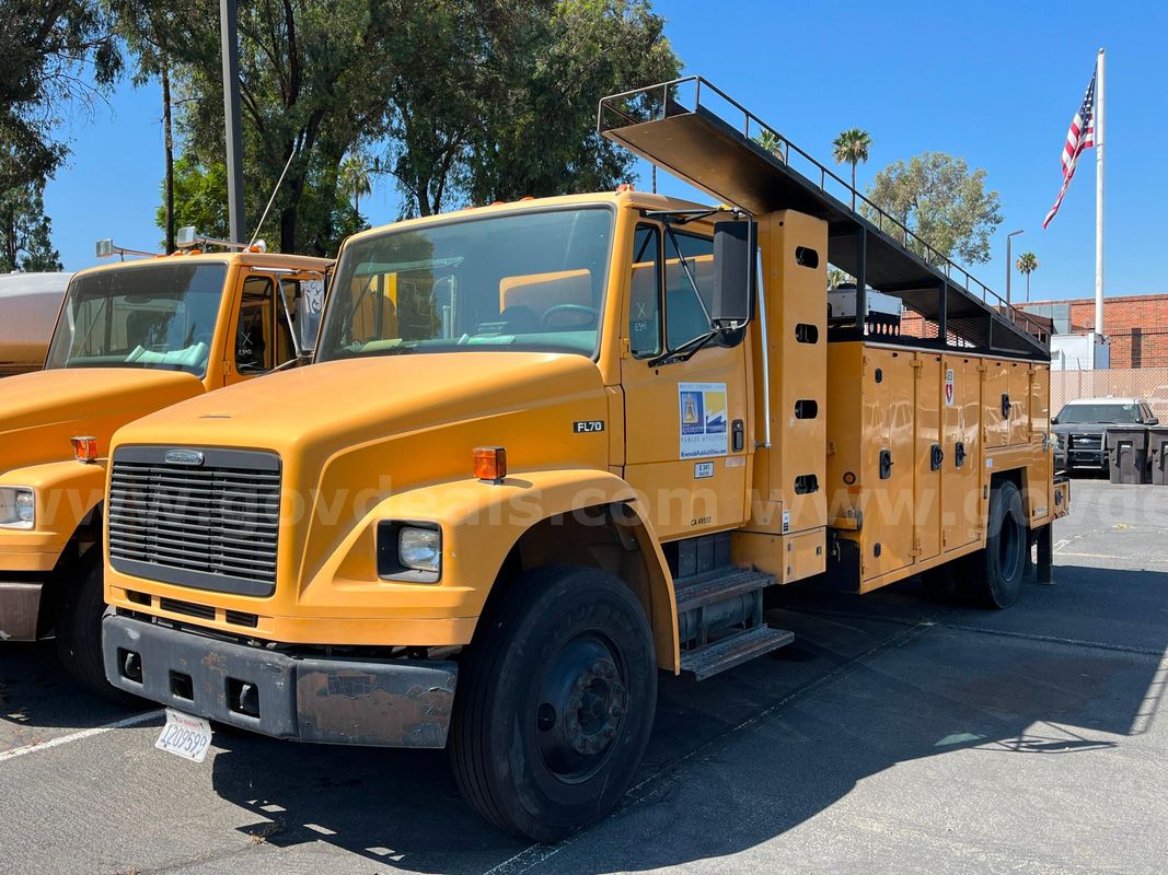 2005 Freightliner FL70
