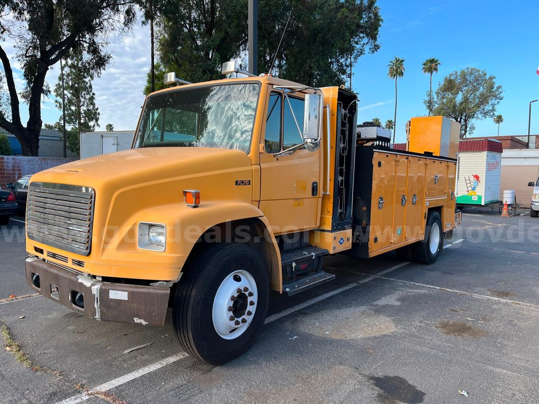 2005 Freightliner FL70