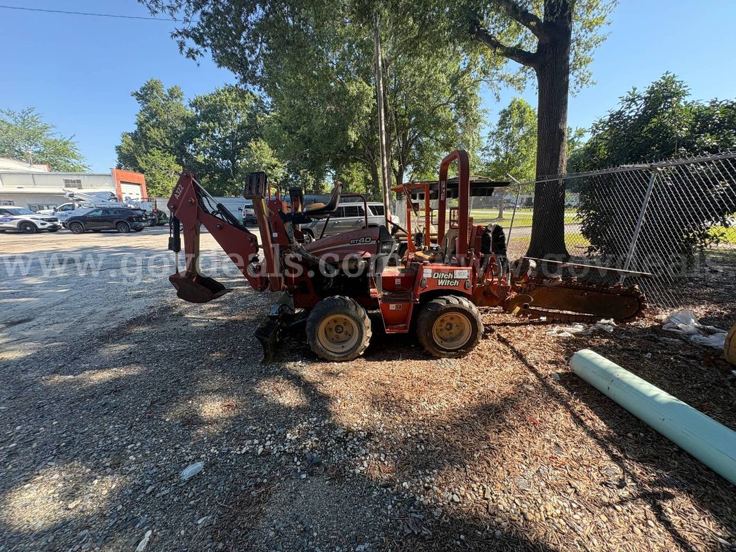 2007 Ditch Witch RT40 Trencher & A322 Backhoe Attachment