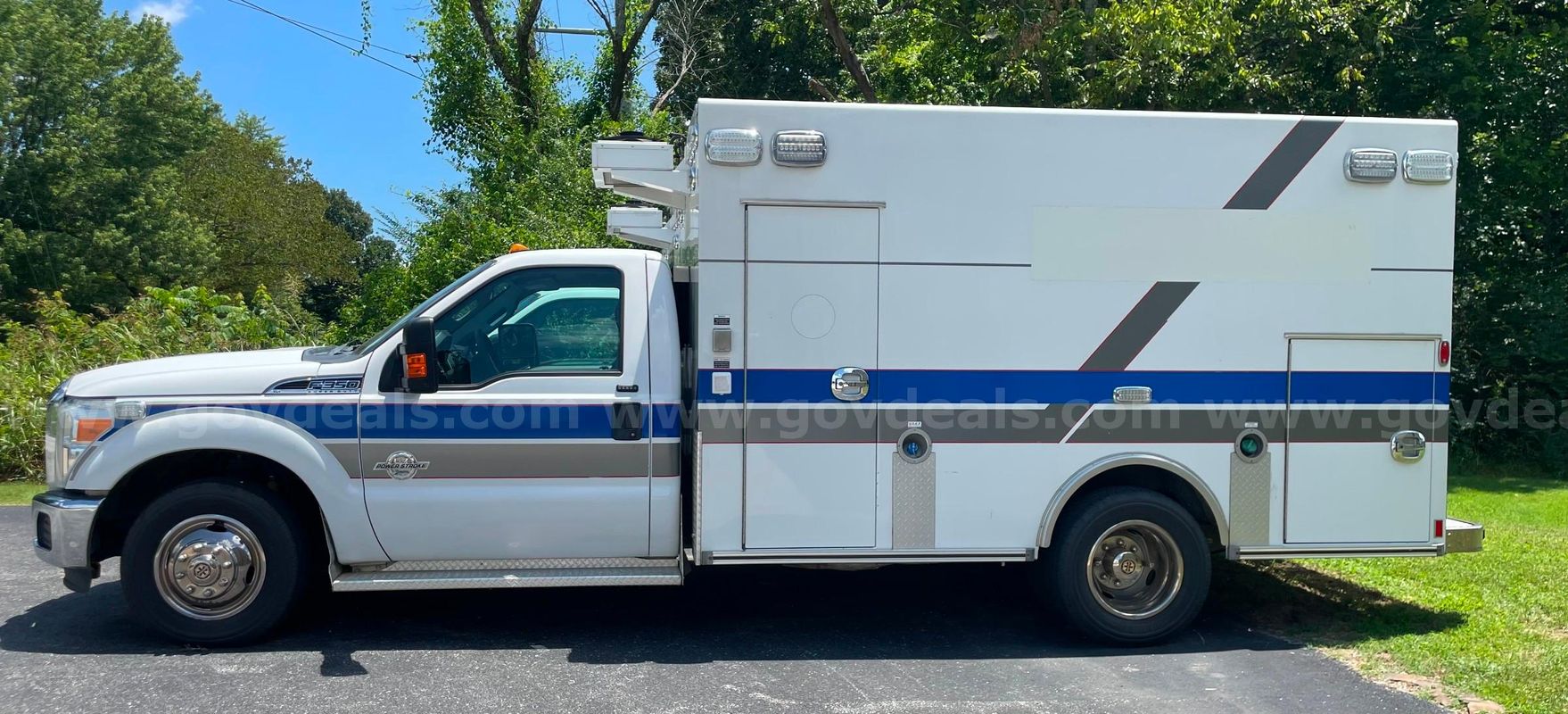 2015 Ford F-350 SD XLT DRW 2WD Braun Express Ambulance