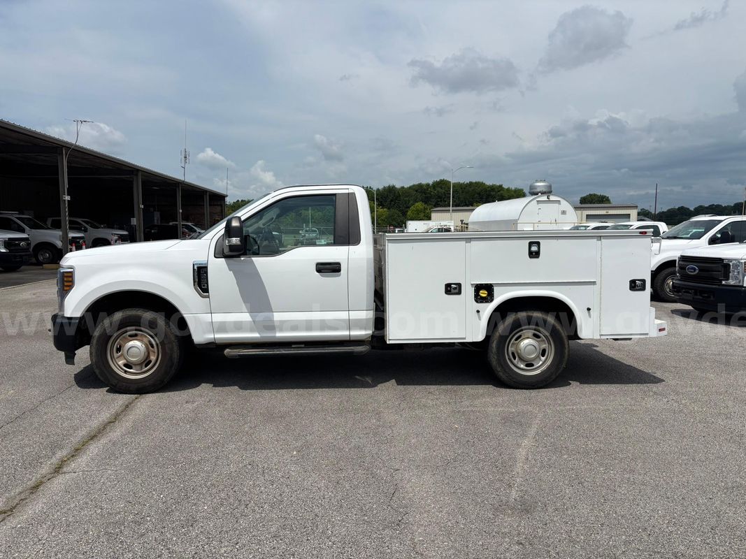 2019 Ford F-250 Super Duty XL 2WD Regular Cab with Knapheide Service Body