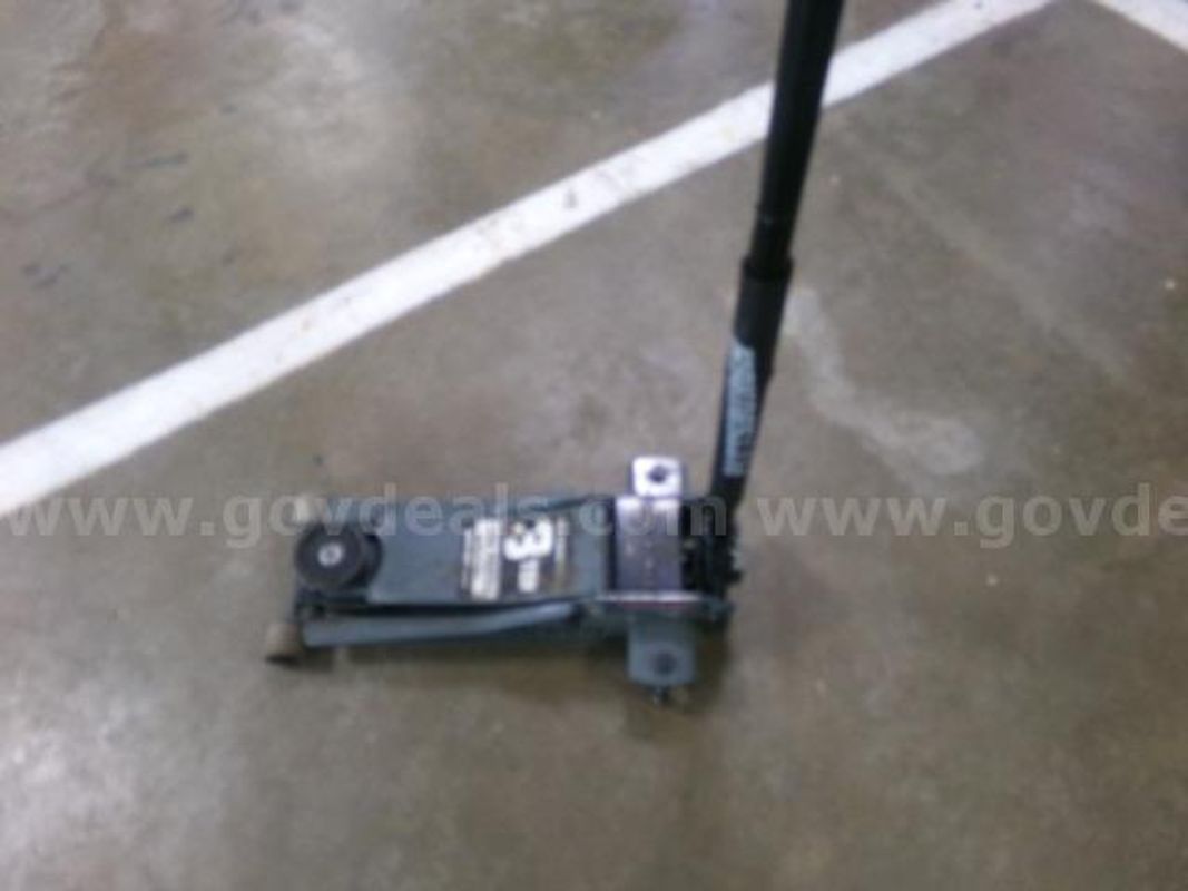 Lot of New Small Sandblaster, Used Pipe Cleaner and 3 Ton Jack.